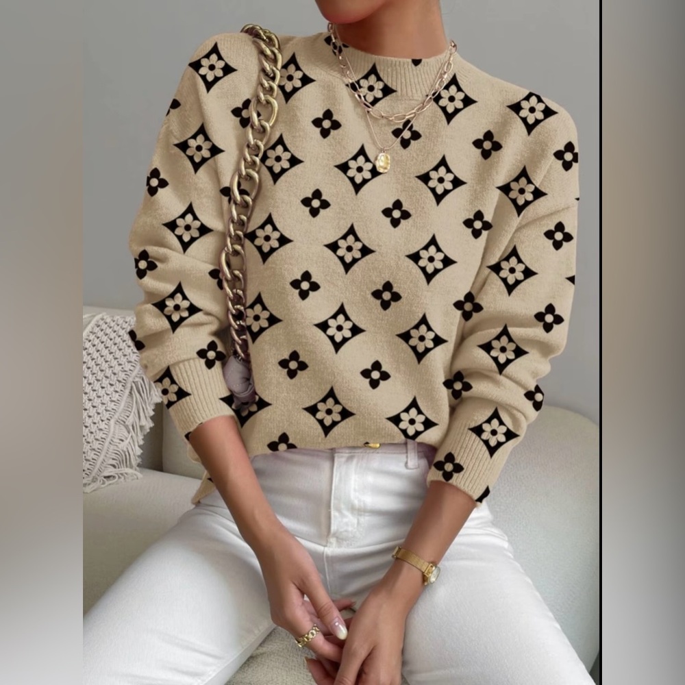 Women’s Geometric Pattern Fuzzy Beige Sweatshirt - Small- BRAND NEW - WRAPPED - Picture 1 of 6